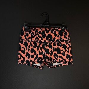 Fleo Cheetah 🐆 short 4” inseam